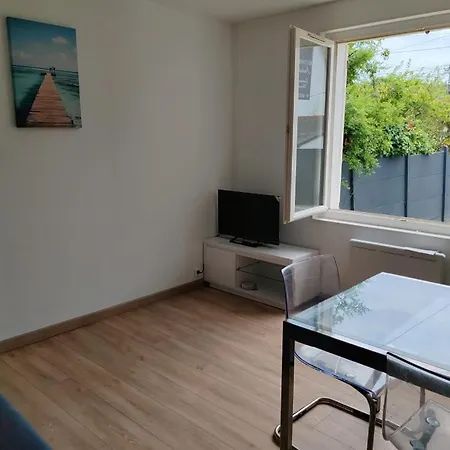 House With Garden And Parking In