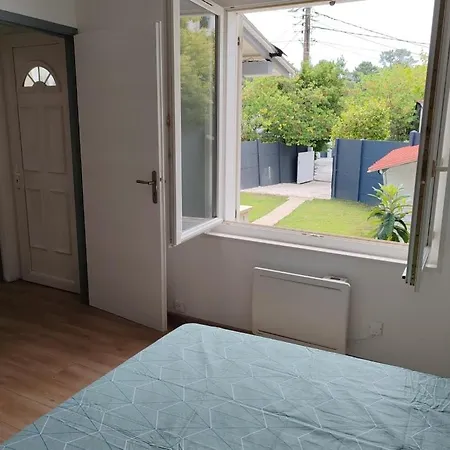 House With Garden And Parking In *